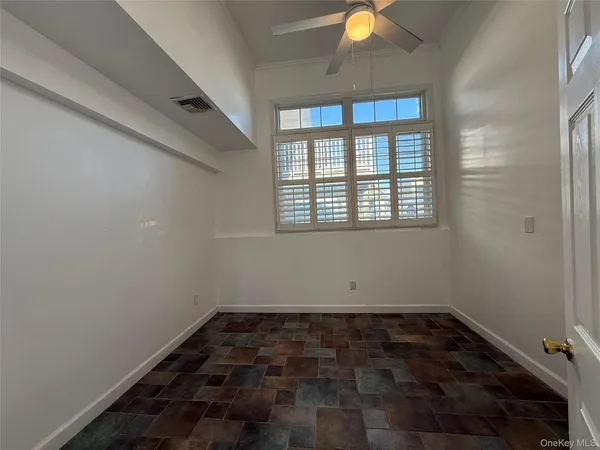 $2,650 | 73 Waterford Road, Unit LOWER LEVEL, Island Park, NY 11558