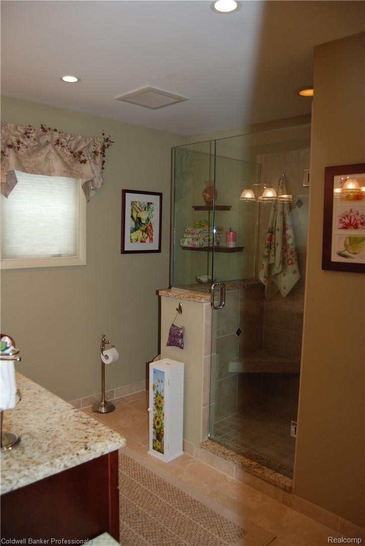 47591 Denton Road Belleville, MI 48111 - Photo 12 of 22 Master Bathroom-2.JPG