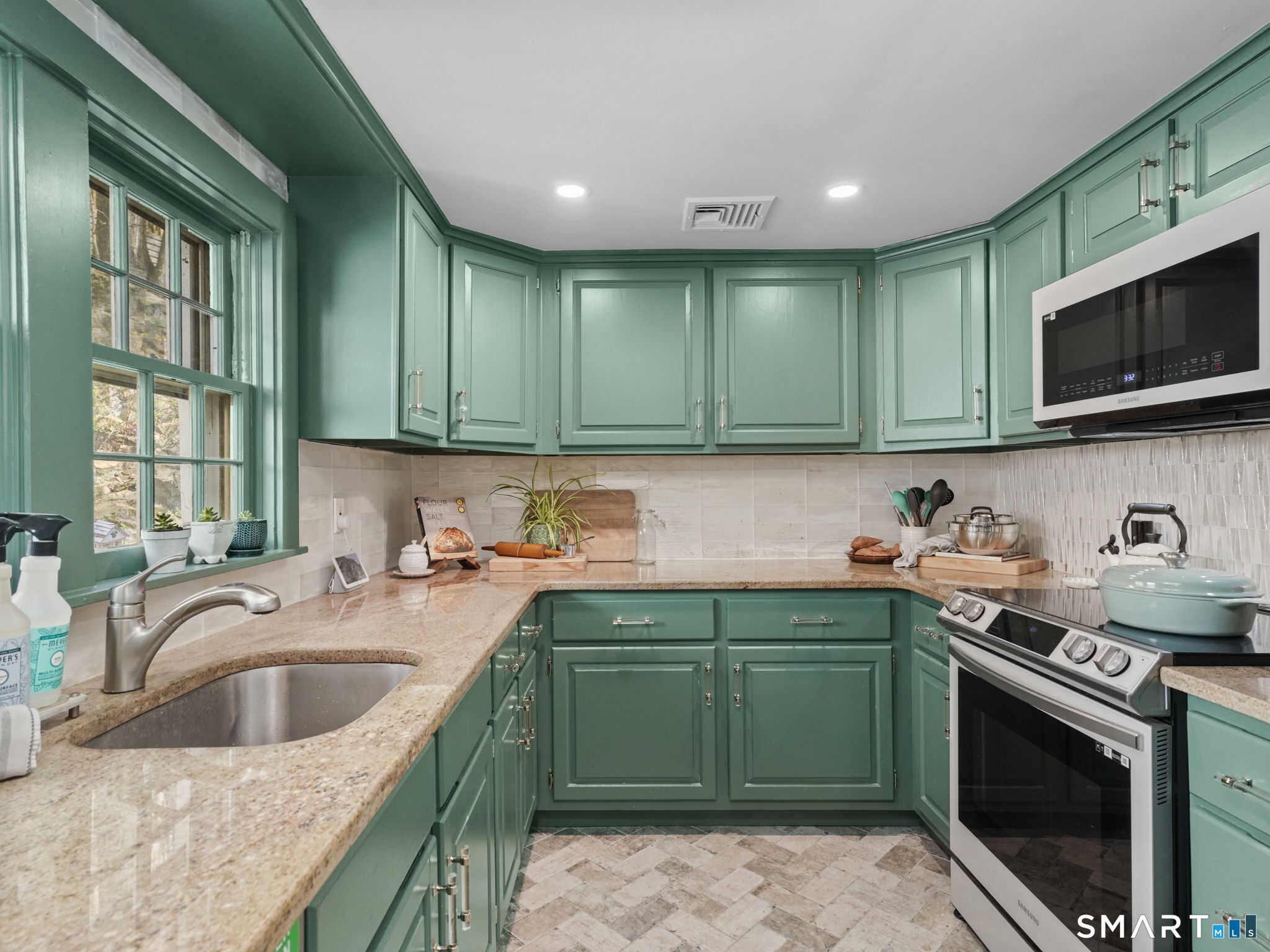3 Valley View Road, Unit 1 Norwalk, CT 06851 - Photo 10 of 39
