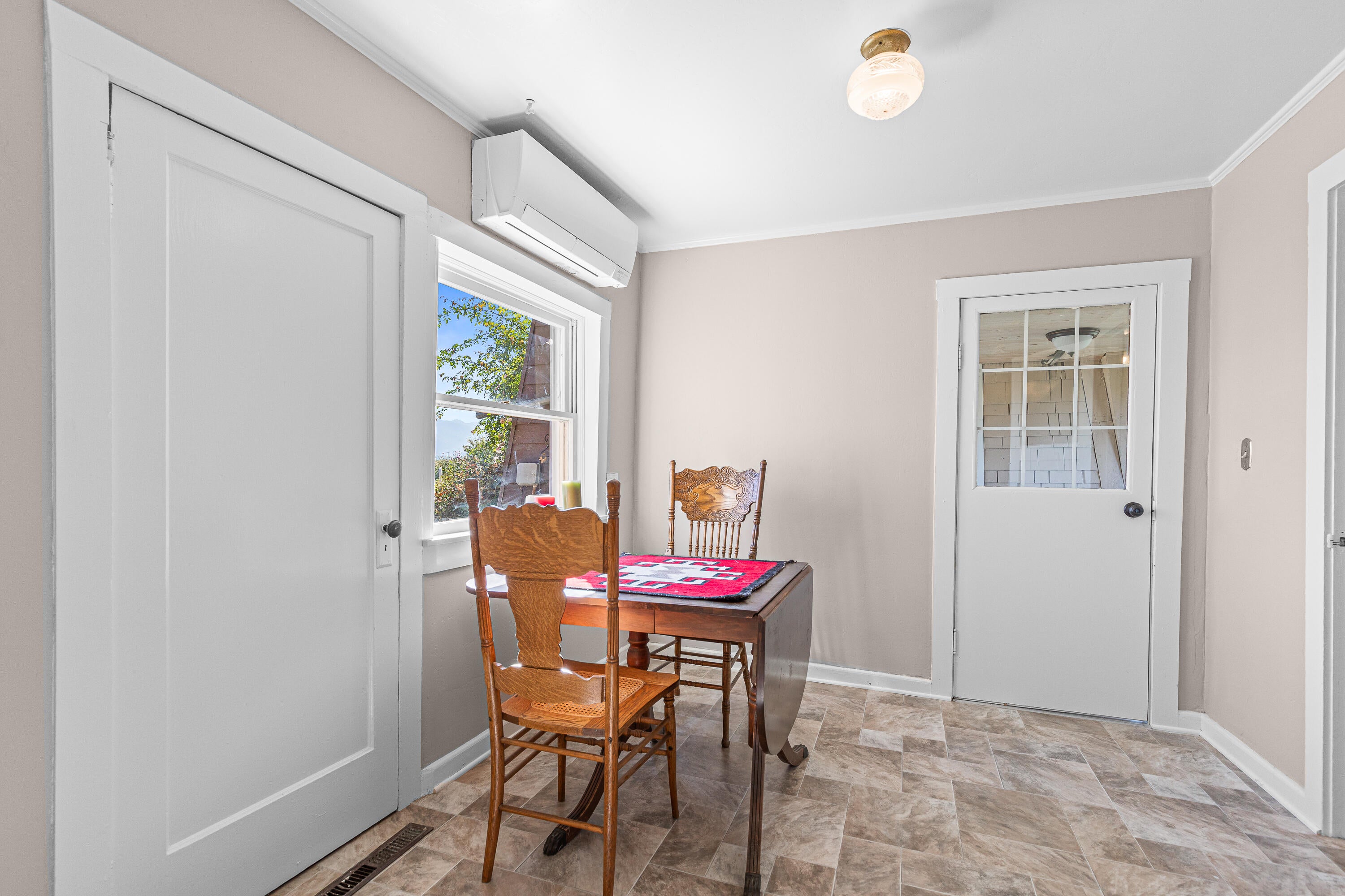 1593 Pioneer Road Talent, OR 97540 - Photo 18 of 50 1593 Pioneer Road, Talent, OR 97540