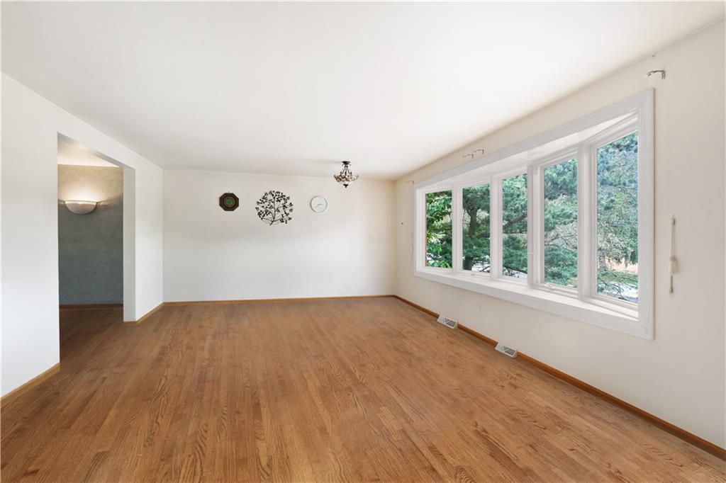518 Goldsmith Road Pittsburgh, PA 15237 - Photo 3 of 34 Gallery Image 3