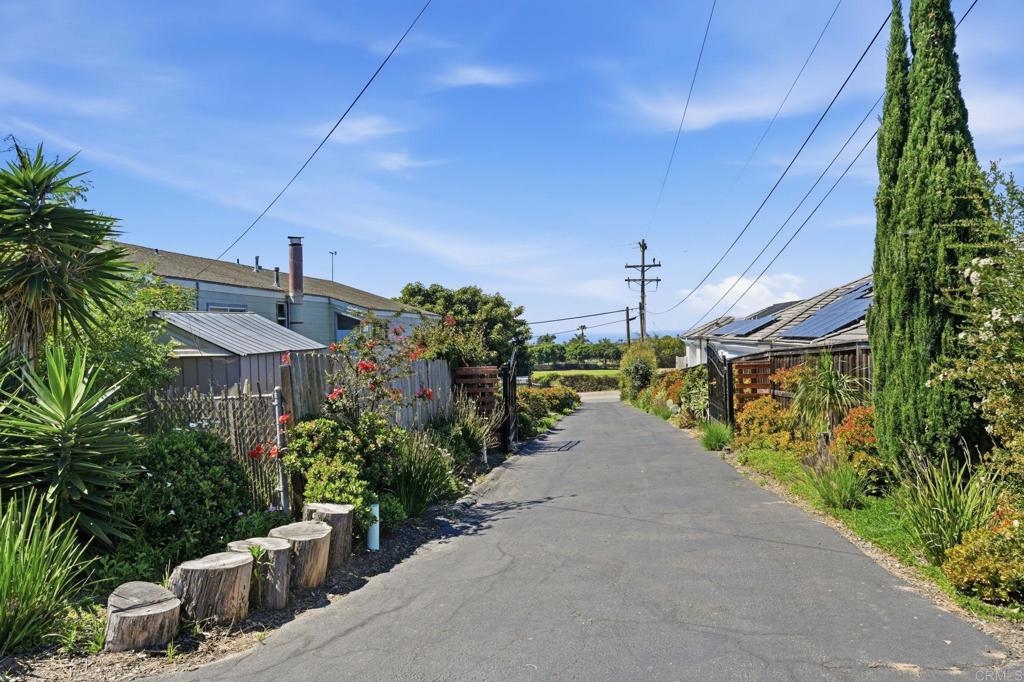 1355 Rainbow Ridge Lane Encinitas, CA 92024 - Photo 4 of 43