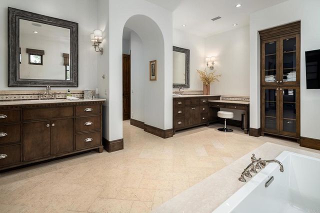 $6,295,000 | 18411 Calle La Serra, Rancho Santa Fe, CA 92091