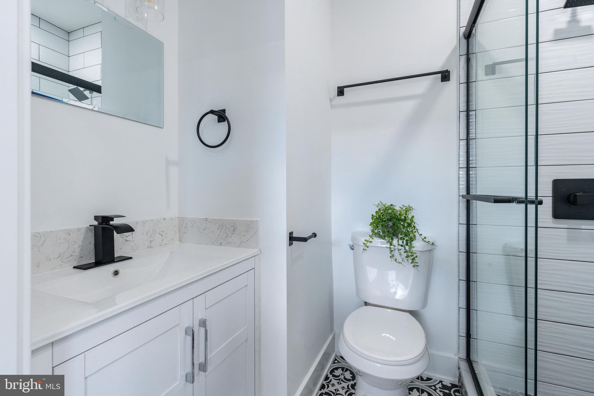 351 Fitzgerald Street Philadelphia, PA 19148 - Photo 23 of 28 Primary en-suite Bathroom