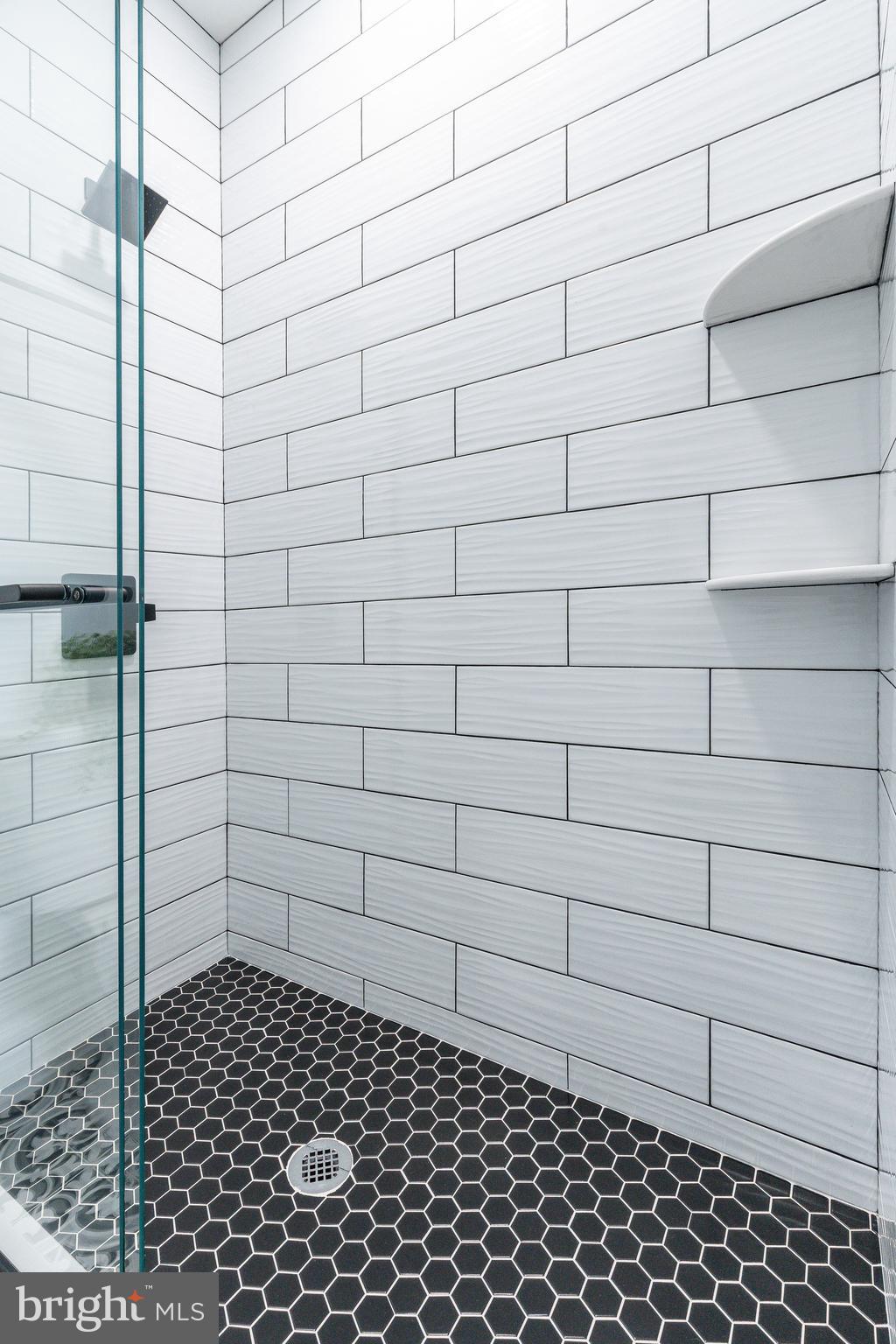 351 Fitzgerald Street Philadelphia, PA 19148 - Photo 24 of 28 Primary En-suite Bathroom