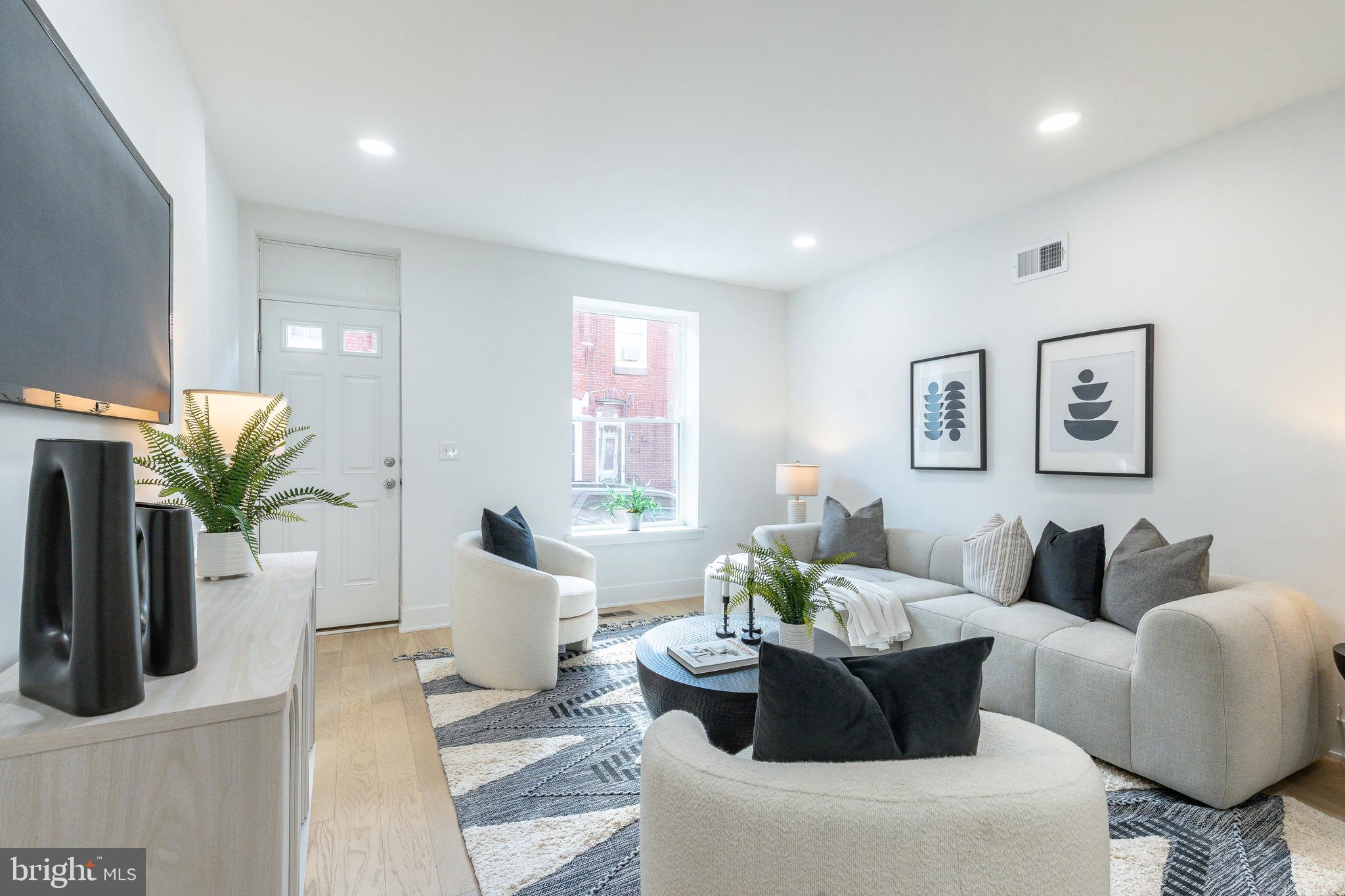 351 Fitzgerald Street Philadelphia, PA 19148 - Photo 4 of 28 Living Room
