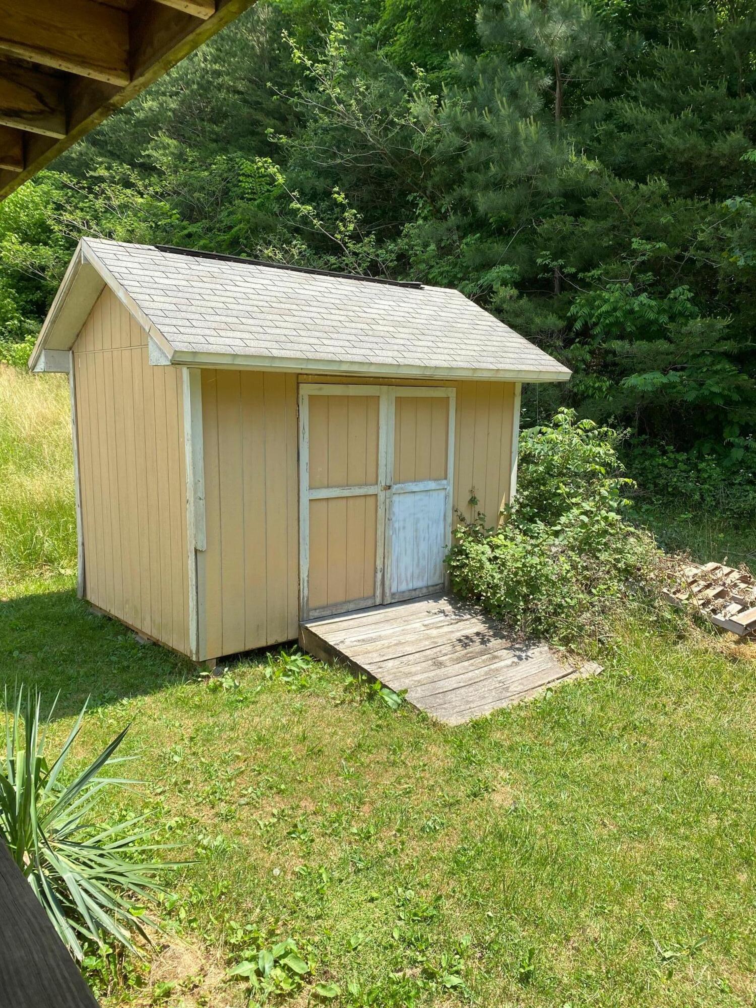 100 Red Hawk Lane Powell, TN 37849 - Photo 17 of 17 Backyard Shed