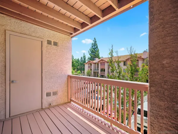 $2,600 | 12023 Alta Carmel Court, Unit 244, San Diego, CA 92128