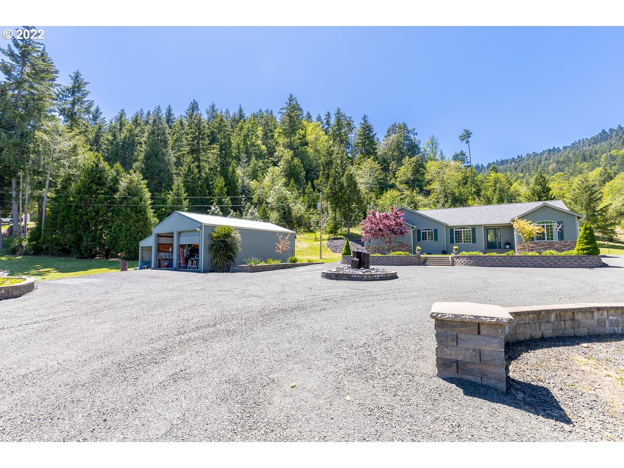 1571 Larson Road Roseburg, OR 97471 - Photo 5 of 32 Gallery Image 5