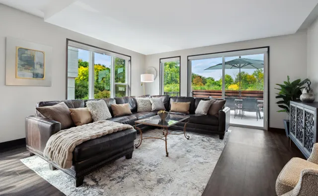 $7,552 | 253 Lake Street East, Unit 208, Wayzata, MN 55391