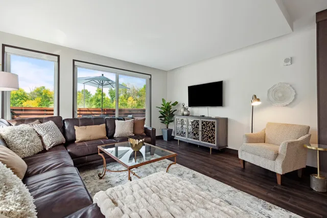 $7,552 | 253 Lake Street East, Unit 208, Wayzata, MN 55391