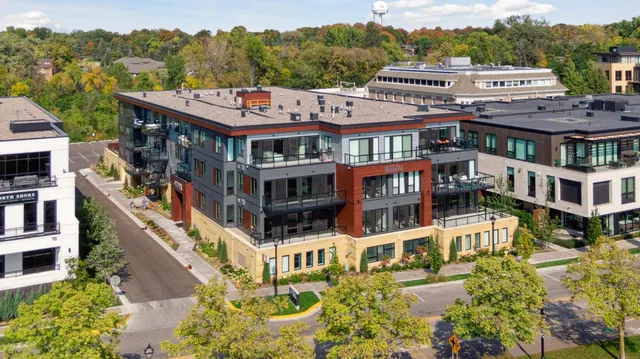$7,552 | 253 Lake Street East, Unit 208, Wayzata, MN 55391