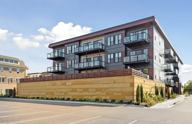 $7,552 | 253 Lake Street East, Unit 208, Wayzata, MN 55391