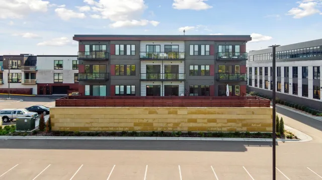 $7,552 | 253 Lake Street East, Unit 208, Wayzata, MN 55391