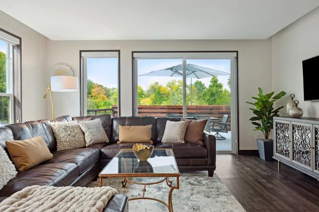 $7,552 | 253 Lake Street East, Unit 208, Wayzata, MN 55391