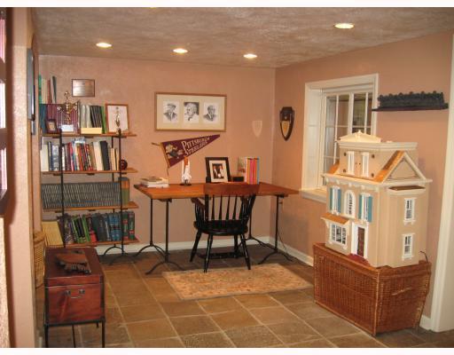 788 Osage Road Mt. Lebanon, PA 15243 - Photo 13 of 18 Den/Family/Great Room.