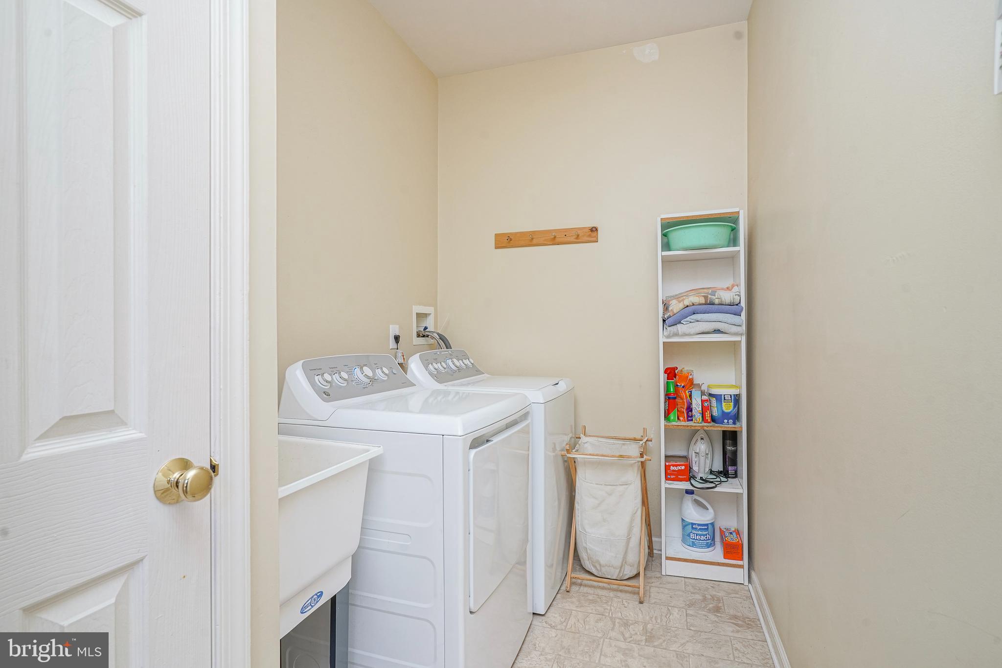 6 Sylvan Court Delran, NJ 08075 - Photo 19 of 49 a utility room with dryer and washer