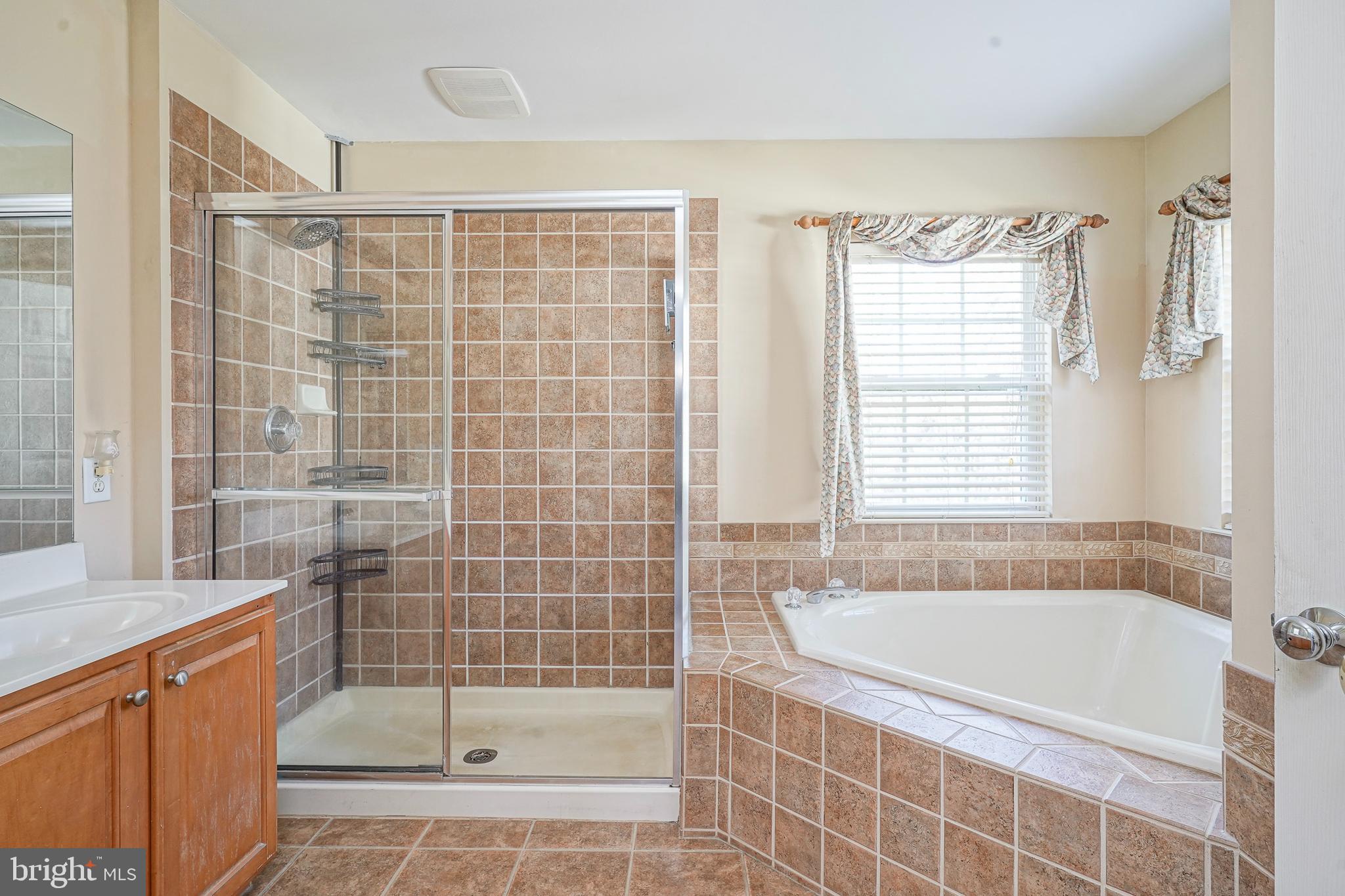 6 Sylvan Court Delran, NJ 08075 - Photo 36 of 49 a bathroom with a bathtub and a shower