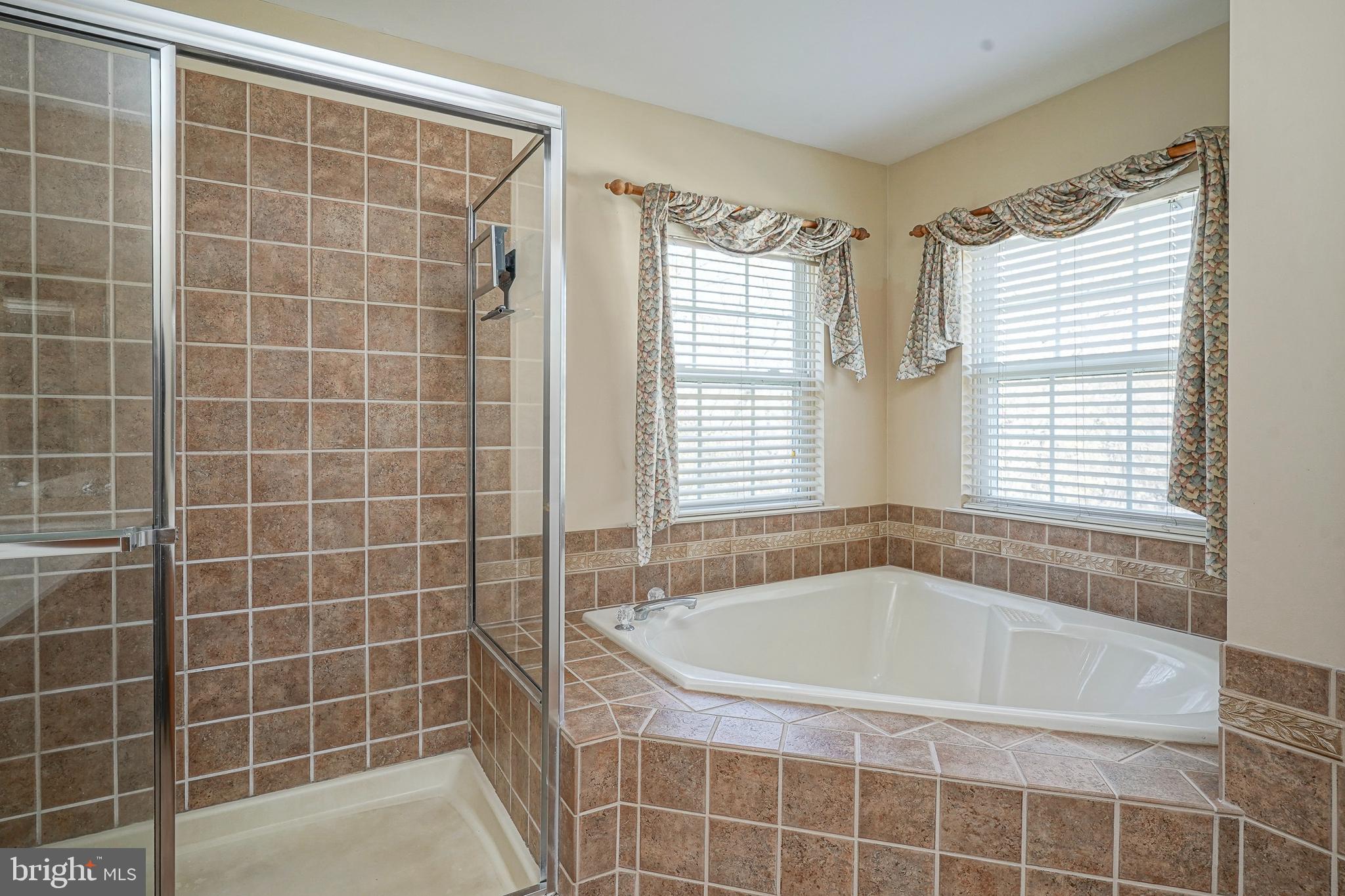 6 Sylvan Court Delran, NJ 08075 - Photo 37 of 49 a bath tub sitting next to a window