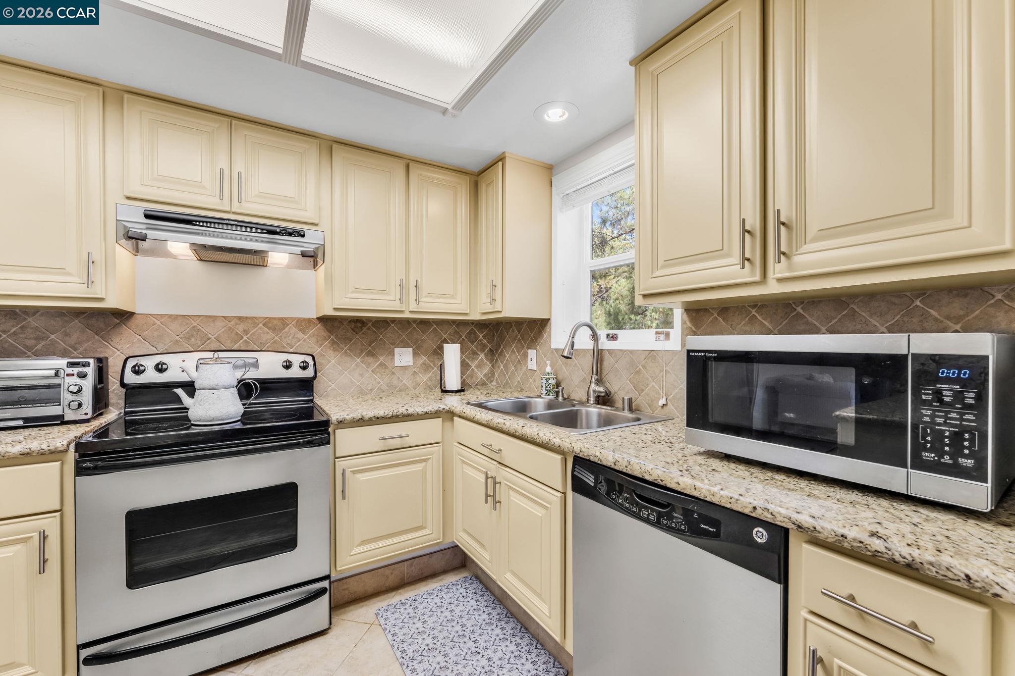 1935 Golden Rain Road, Unit 1 Walnut Creek, CA 94595 - Photo 13 of 46