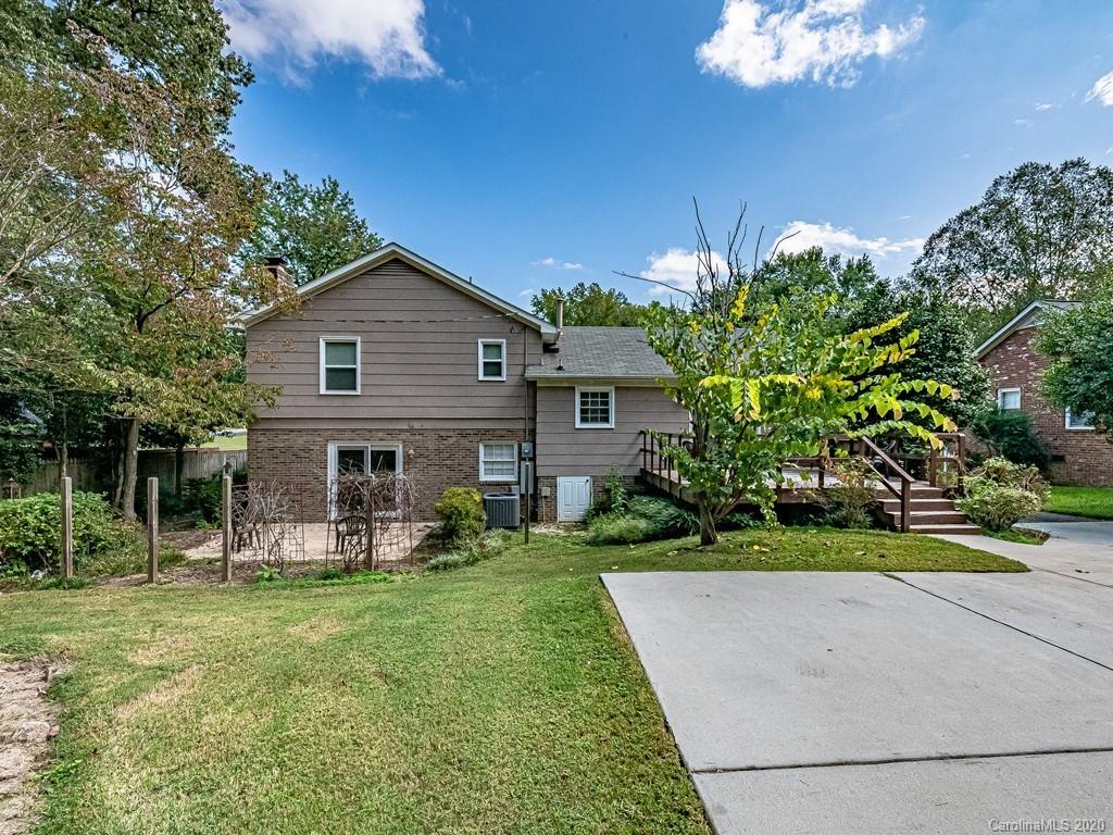 5706 Telfair Road Charlotte, NC 28210 - Photo 36 of 37 front view of a house with a yard