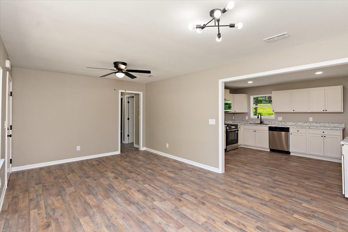 309 Rickenbacker Drive Tullahoma, TN 37388 - Photo 8 of 29