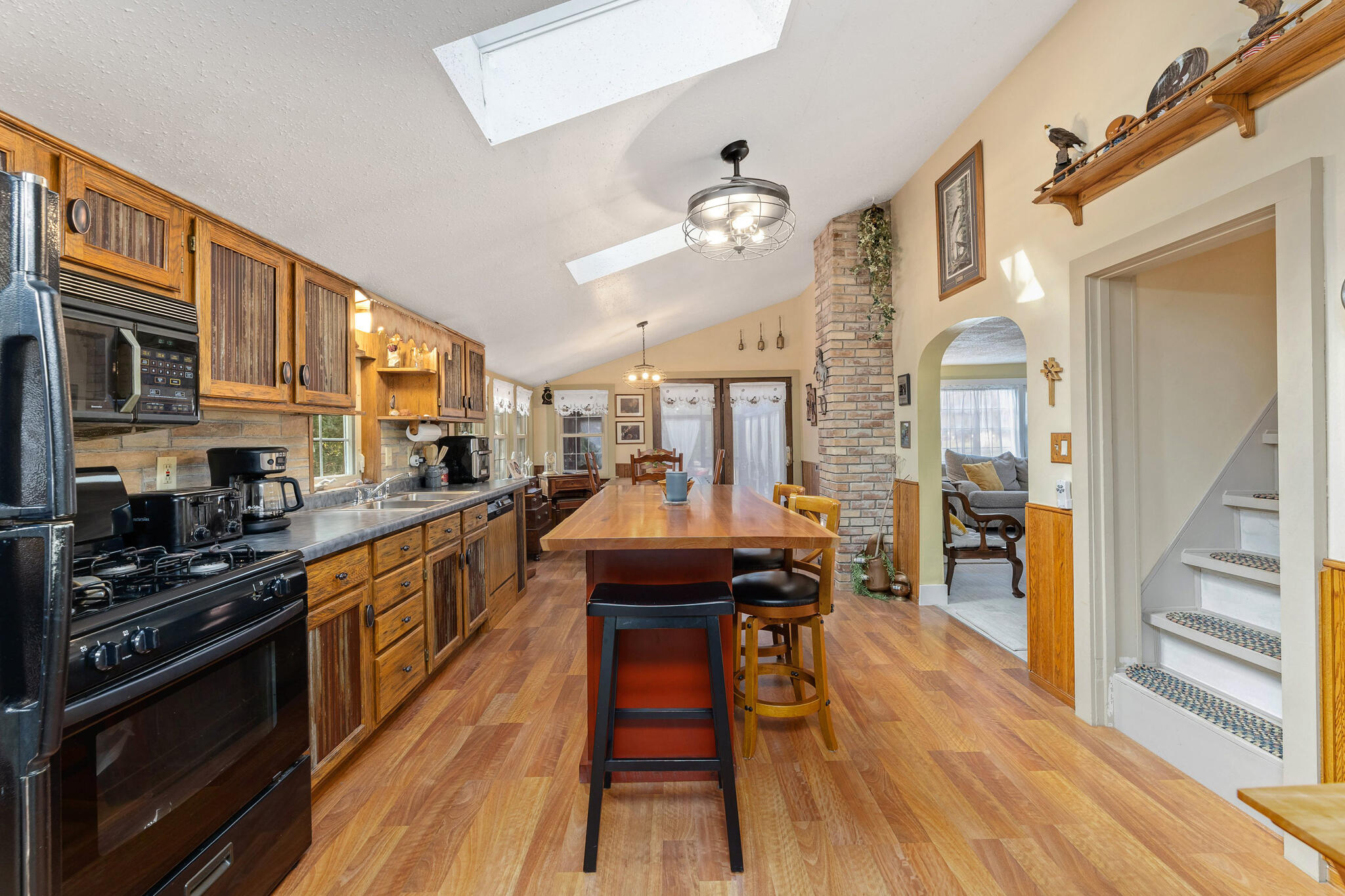 46652 River Street Dresbach, MN 55947 - Photo 6 of 37 6 KITCHEN