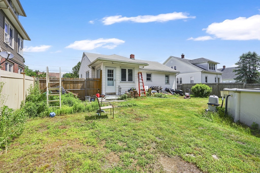 53 Ellerton Street Chicopee, MA 01020 - Photo 29 of 35