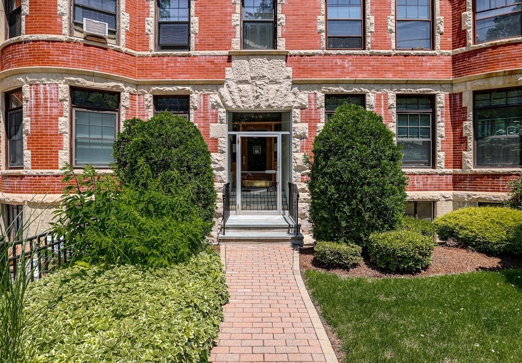 149 Winthrop Road, Unit 4 Brookline, MA 02445 - Photo 1 of 19
