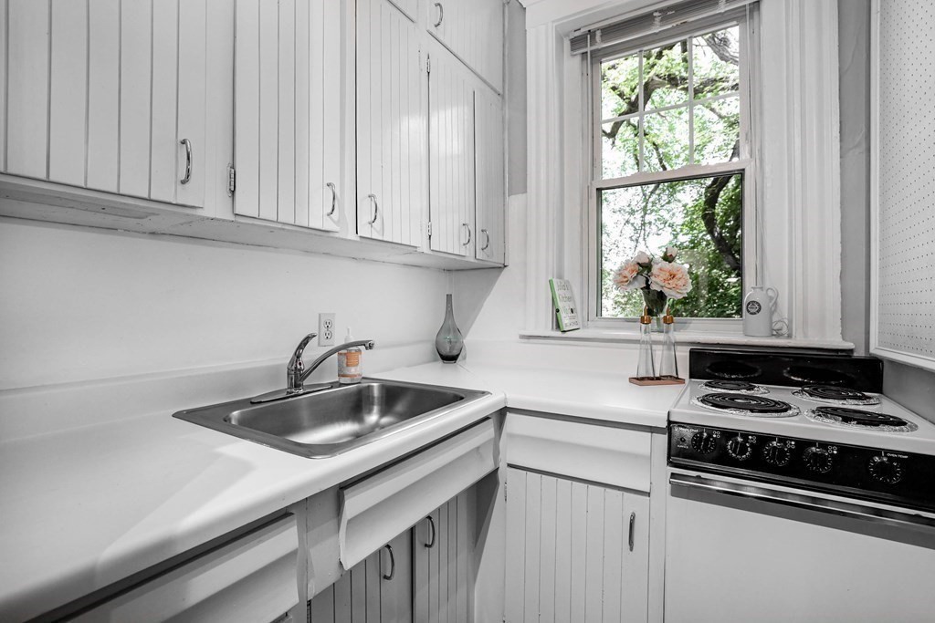 149 Winthrop Road, Unit 4 Brookline, MA 02445 - Photo 12 of 19