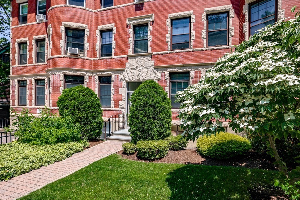 149 Winthrop Road, Unit 4 Brookline, MA 02445 - Photo 3 of 19