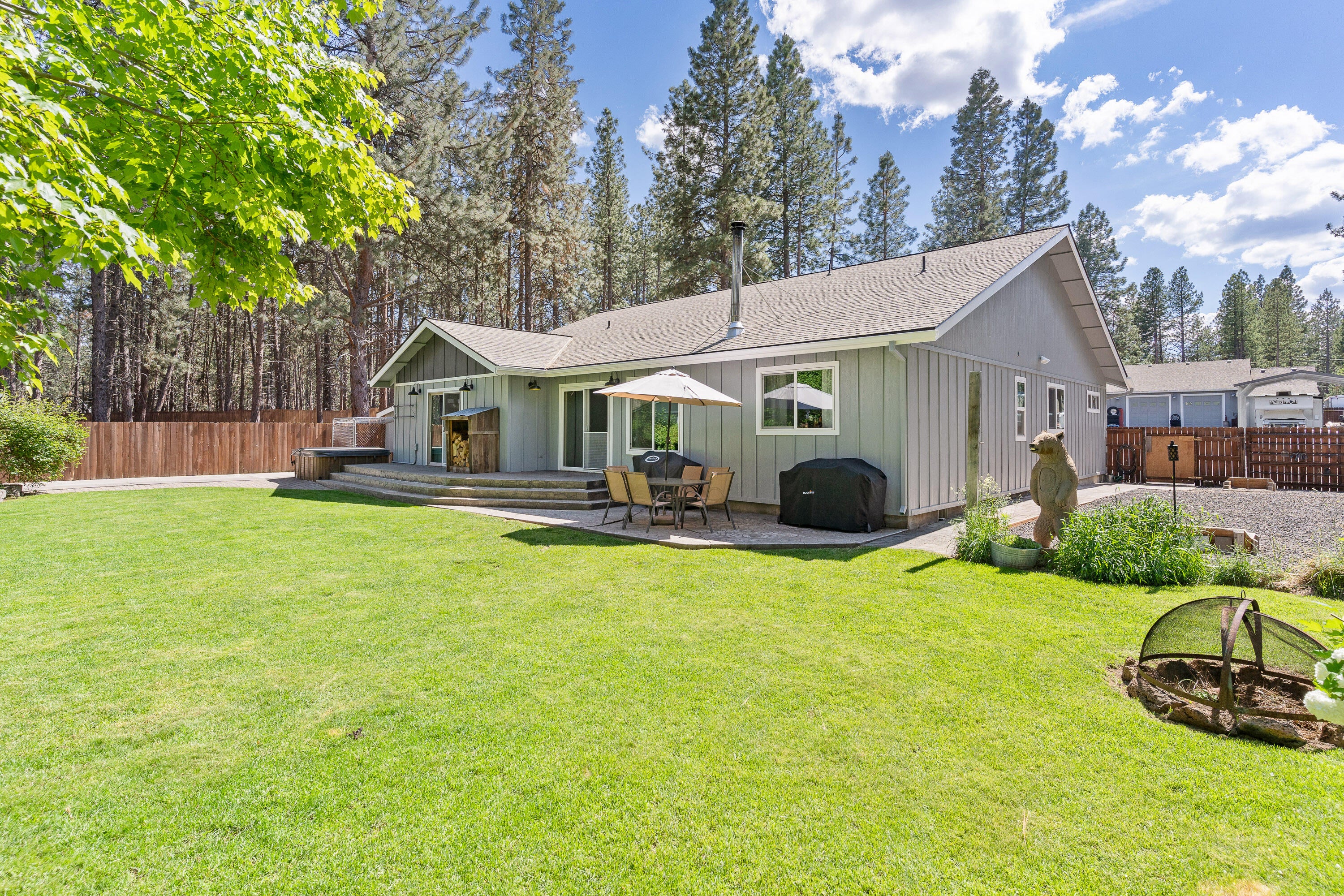 60060 Turquoise Road Bend, OR 97702 - Photo 35 of 58 Large grass area