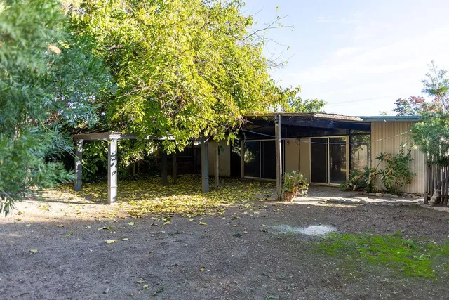 a view of a indoor garage