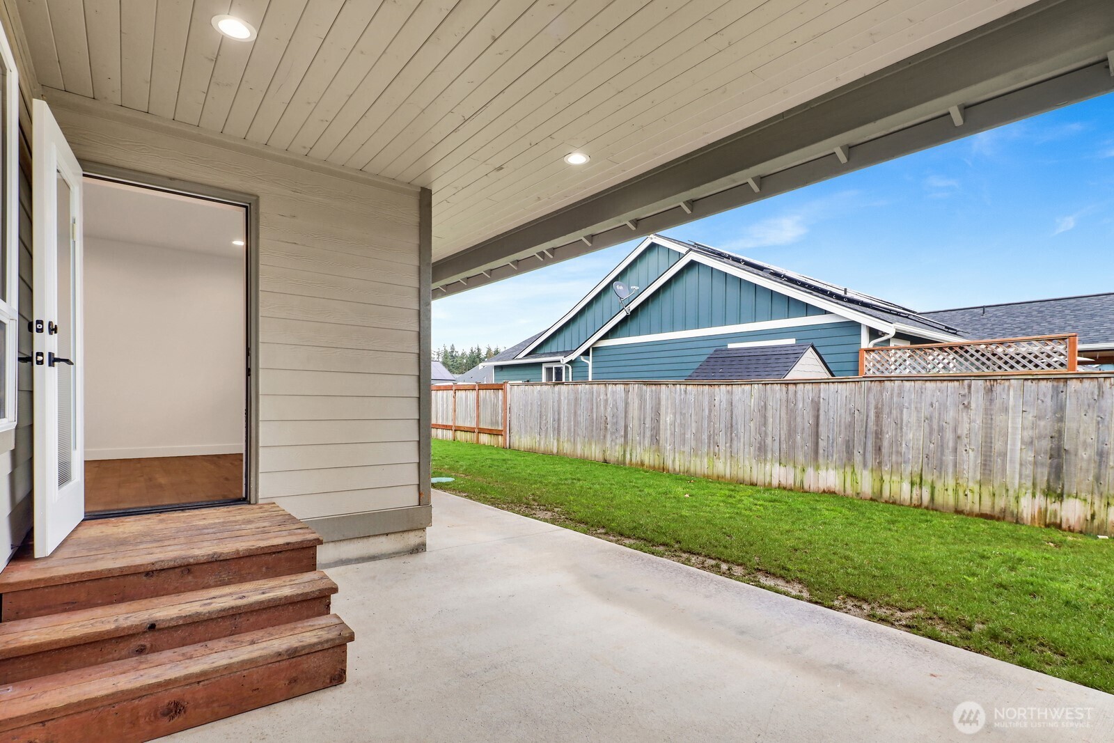 1302 Night Hawk Way Everson, WA 98247 - Photo 30 of 35 a spacious bedroom with a bed and a yard