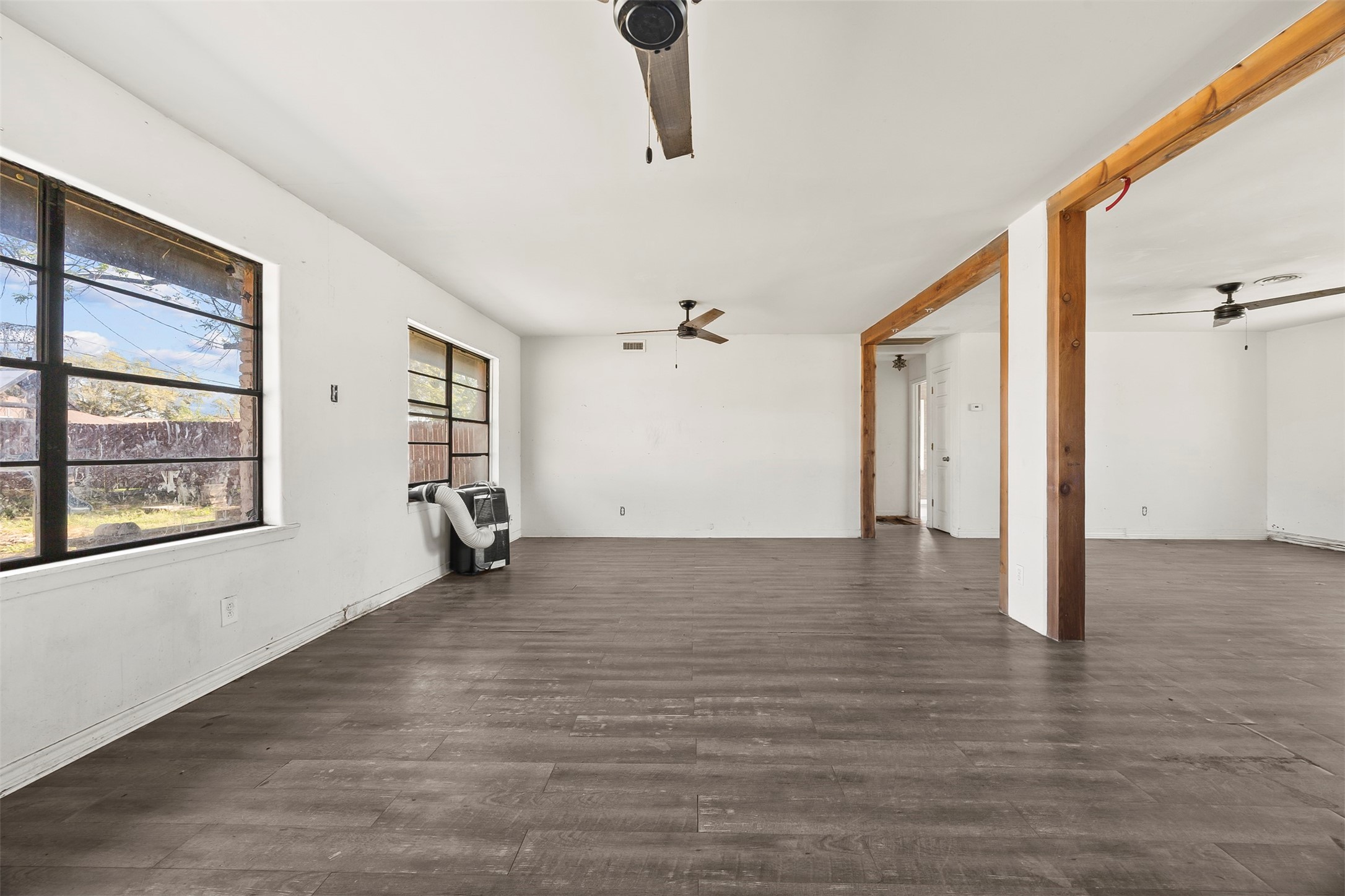 623 Spell Street Houston, TX 77022 - Photo 11 of 30