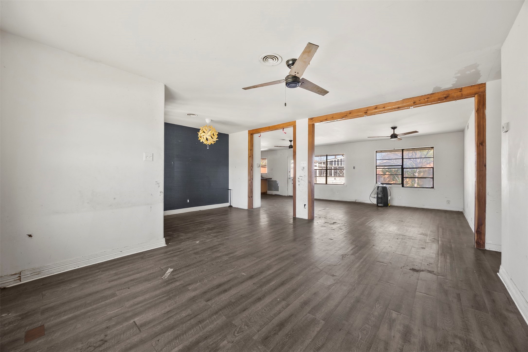 623 Spell Street Houston, TX 77022 - Photo 7 of 30