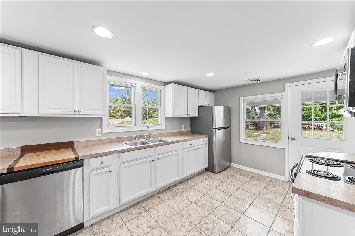 1019 Riverside Drive Pottstown, PA 19465 - Photo 15 of 36 Bright and airy modern kitchen space.