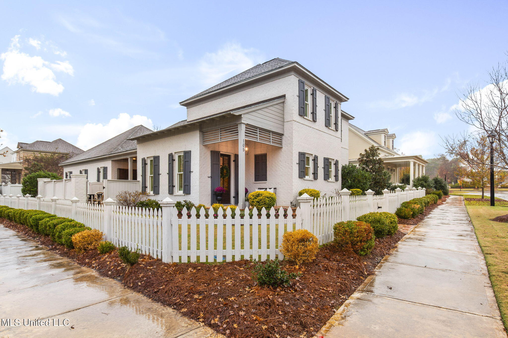 3-web-or-mls-104 Azaleas-3