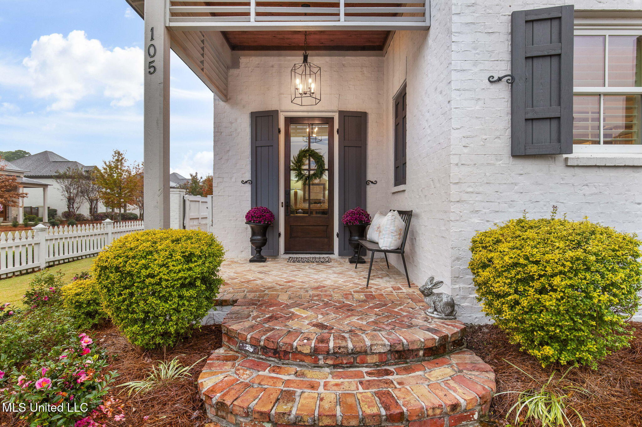 8-web-or-mls-104 Azaleas-8
