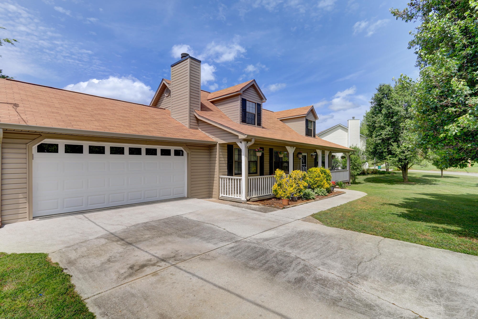 2216 East Windbrook Road Knoxville, TN 37923 - Photo 2 of 18 Gallery Image 2