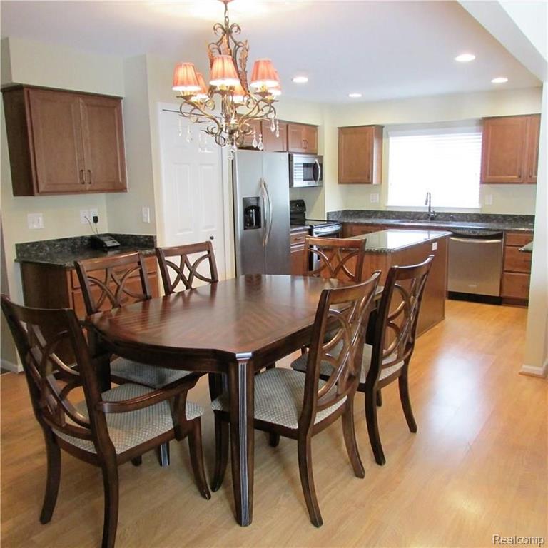 814 Francis Street Rochester Hills, MI 48307 - Photo 11 of 23