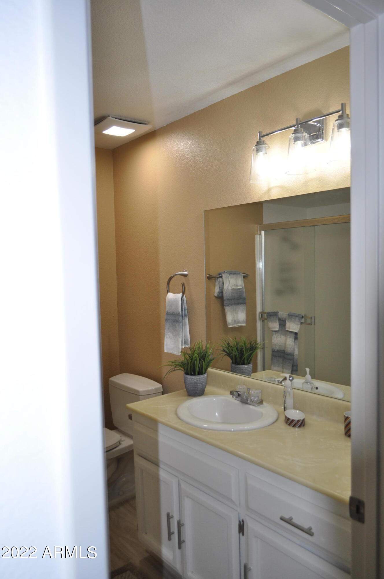 11032 North 28th Drive, Unit 303 Phoenix, AZ 85029 - Photo 13 of 32 PRIMARY BATH1