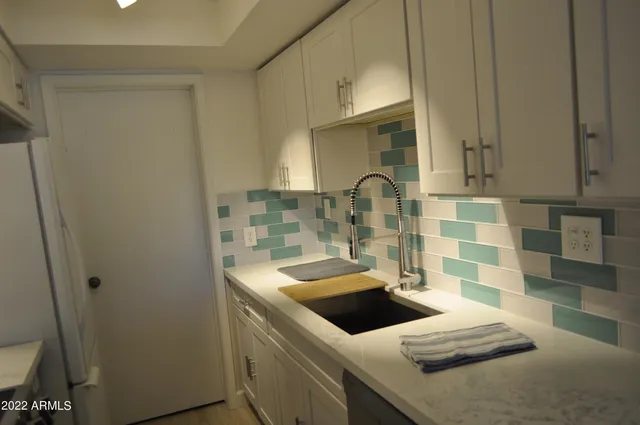 $2,150 | 11032 North 28th Drive, Unit 303, Phoenix, AZ 85029