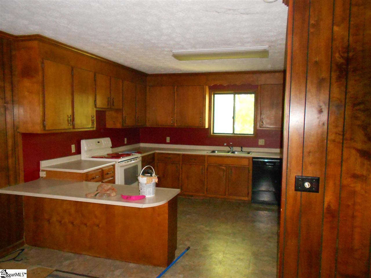 1050 Chinquapin Road Travelers Rest, SC 29690 - Photo 10 of 36 Gallery Image 10