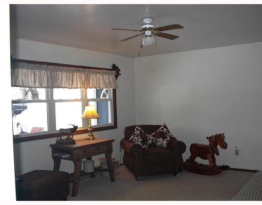 1863 West Winfield Road Worthington, PA 16262 - Photo 7 of 8 Living Room.