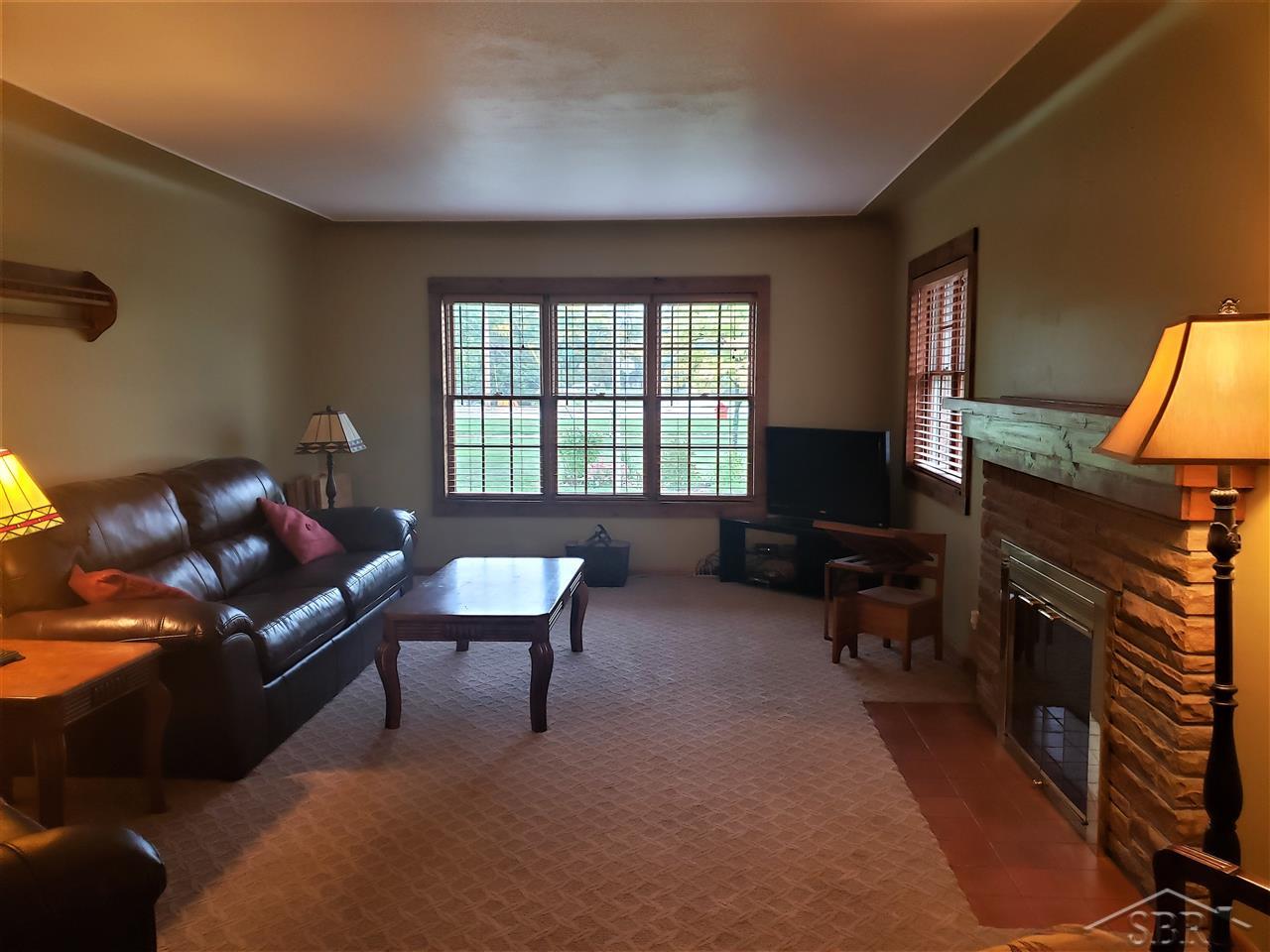 1632 North Center Road Saginaw, MI 48638 - Photo 2 of 15 50025643-1.JPG