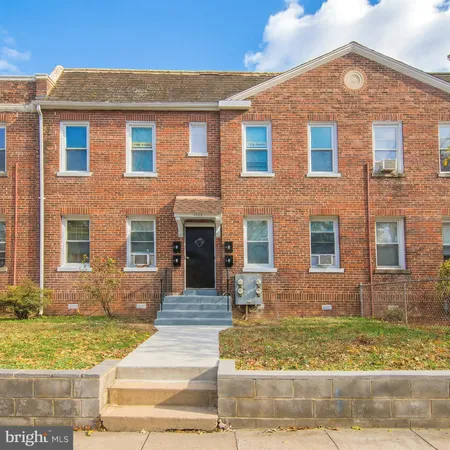 $2,100 | 1629 West Virginia Street Northeast, Unit 3, Washington, DC 20002