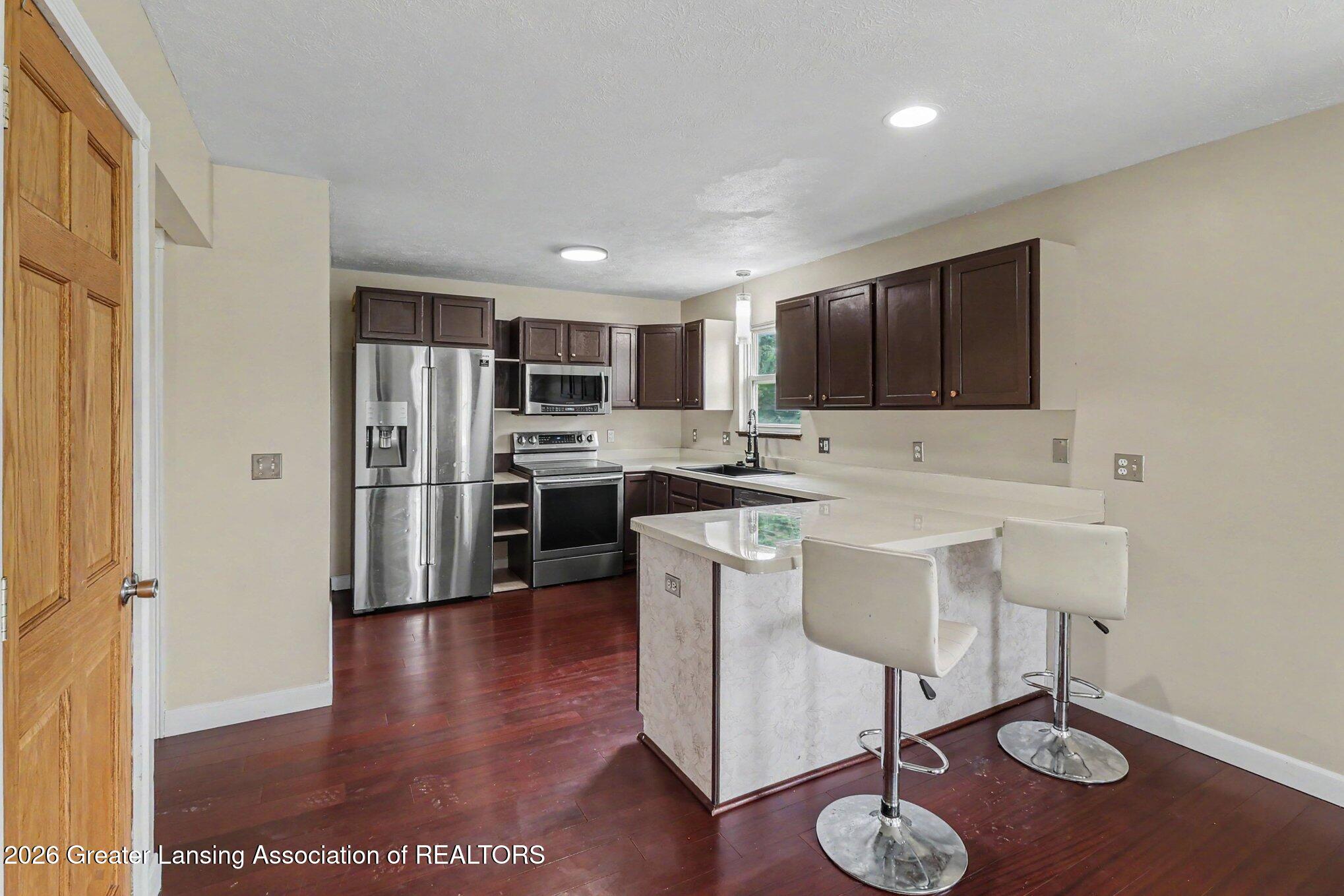 8585 North Gregory Road Fowlerville, MI 48836 - Photo 6 of 26 Kitchen