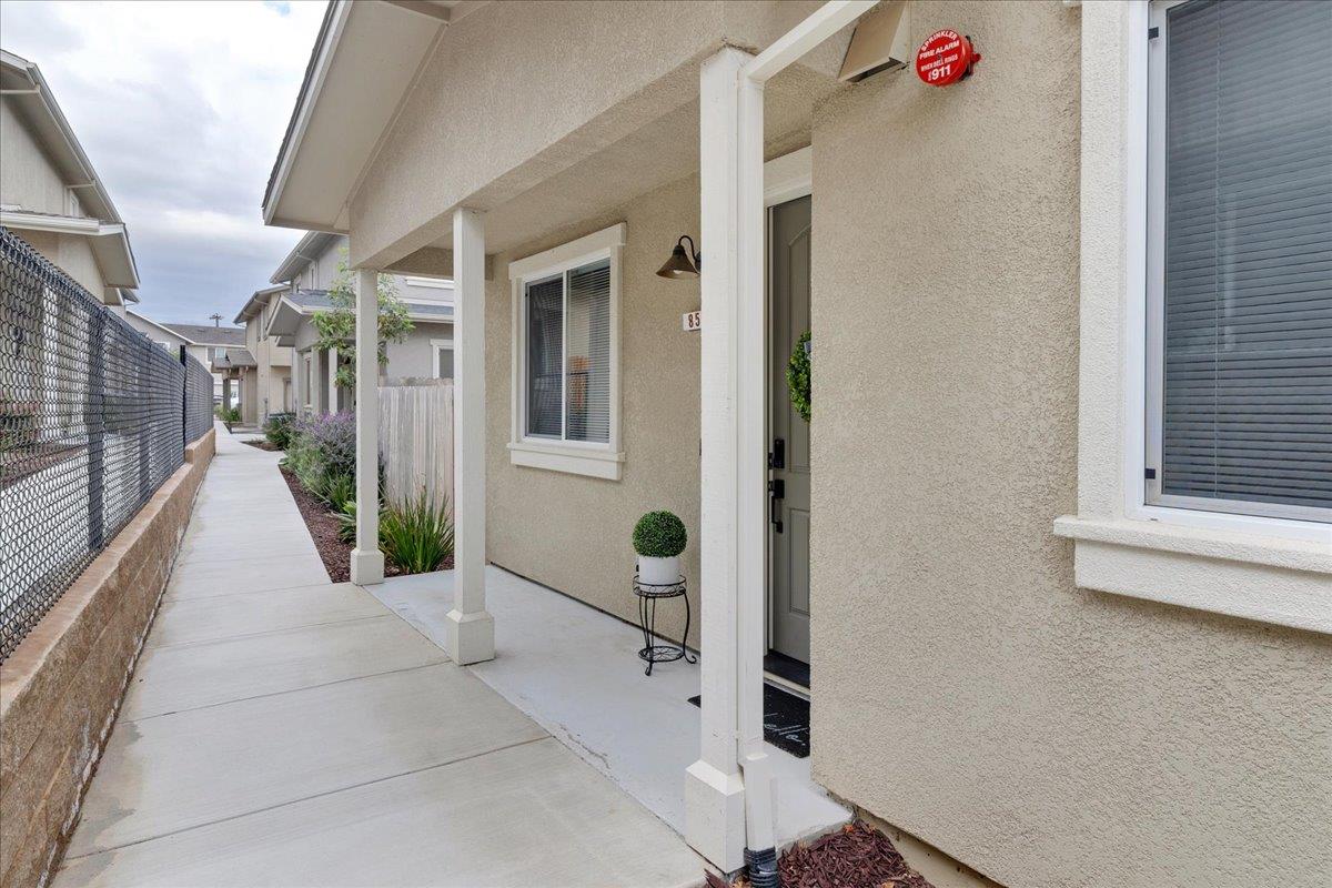 851 Mora Circle Soledad, CA 93960 - Photo 3 of 34