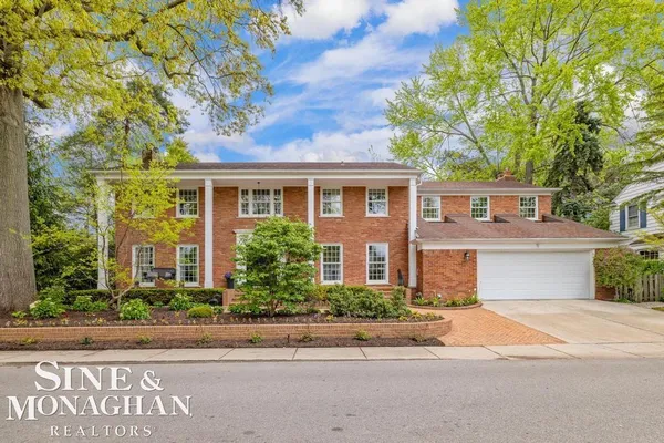 $1,300,000 | 66 Colonial Road, Grosse Pointe Shores, MI 48236